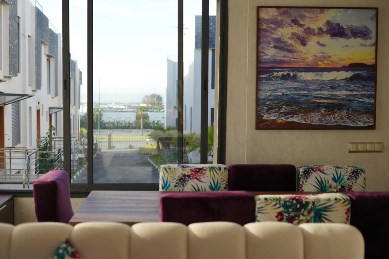 MAGNIFIQUE VILLA DE 210 M2, 4 chambres, VUE SUR MER, Piscine, Jardin, en bord de mer