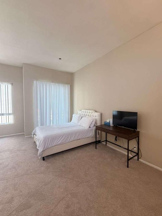 Hollywood Spectacular Loft FREE Designated parking - 5