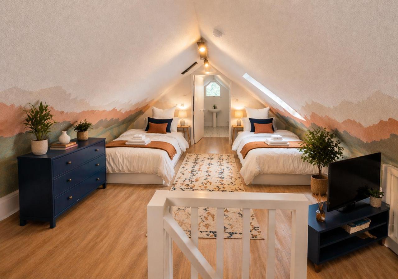 The Hollywood Loft Retreat 3BR Walkable - 2