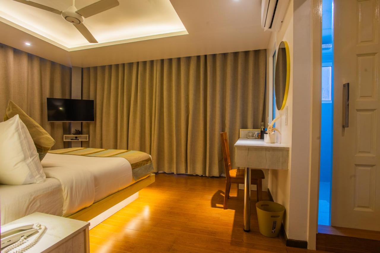 Coconut Tree Hulhuvilla Beach - 2