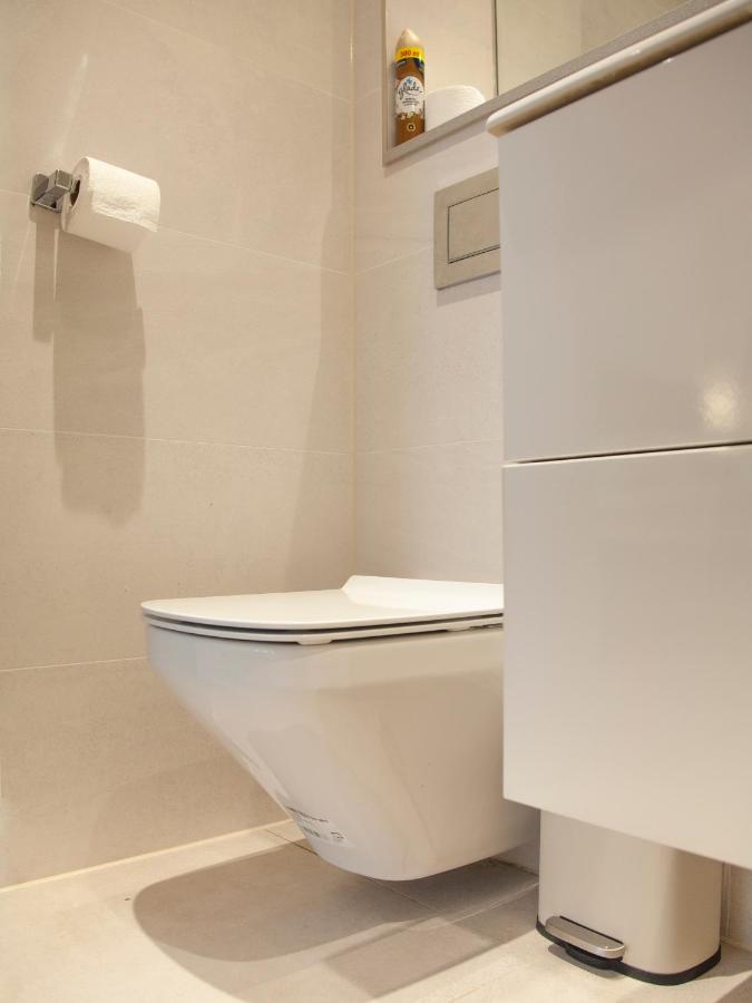 Stylish 2 Bed Flat in Kensington - 4 Sleeps - 3