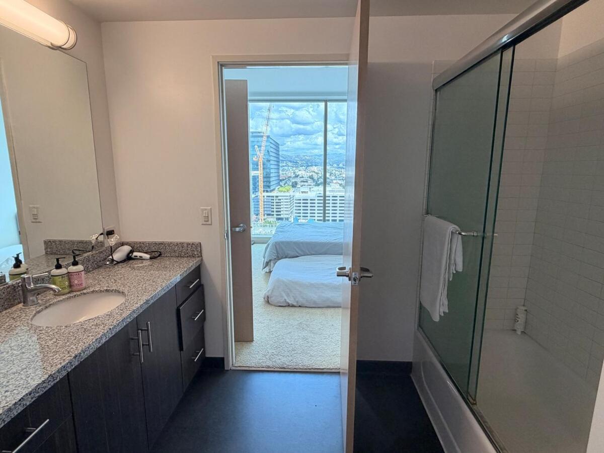 Koreatown Skyline Suites 1Bd 1Bth Penthouse - 3