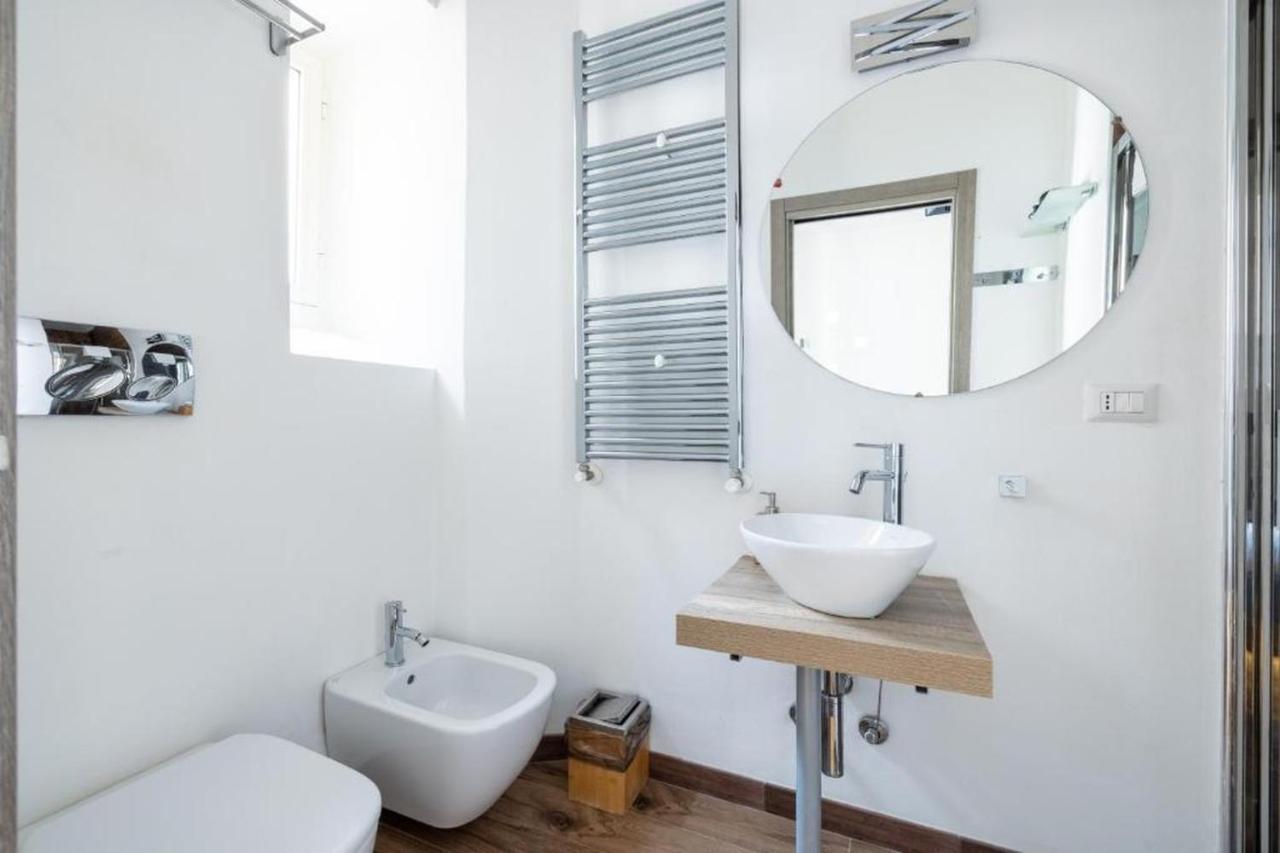 Bright Room - Private Bath near Vatican - 2