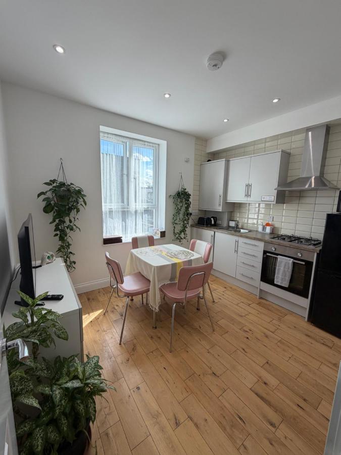 2 Bedroom Apartment in London - 4