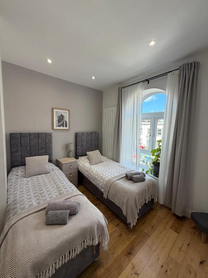 2 Bedroom Apartment in London - 2