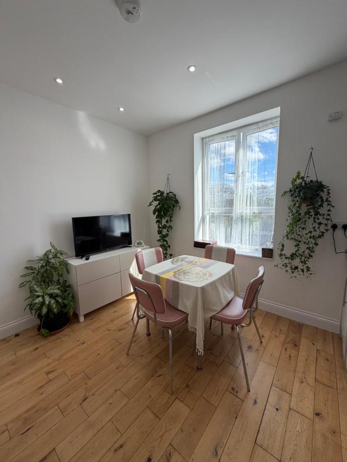 2 Bedroom Apartment in London - 5
