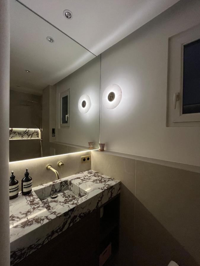 Montmartre Architect-Designed Apartment - 3