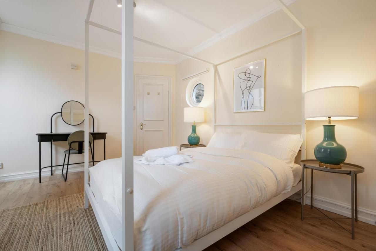 Prime Central London 3-Bed Penthouse with Patio - 2