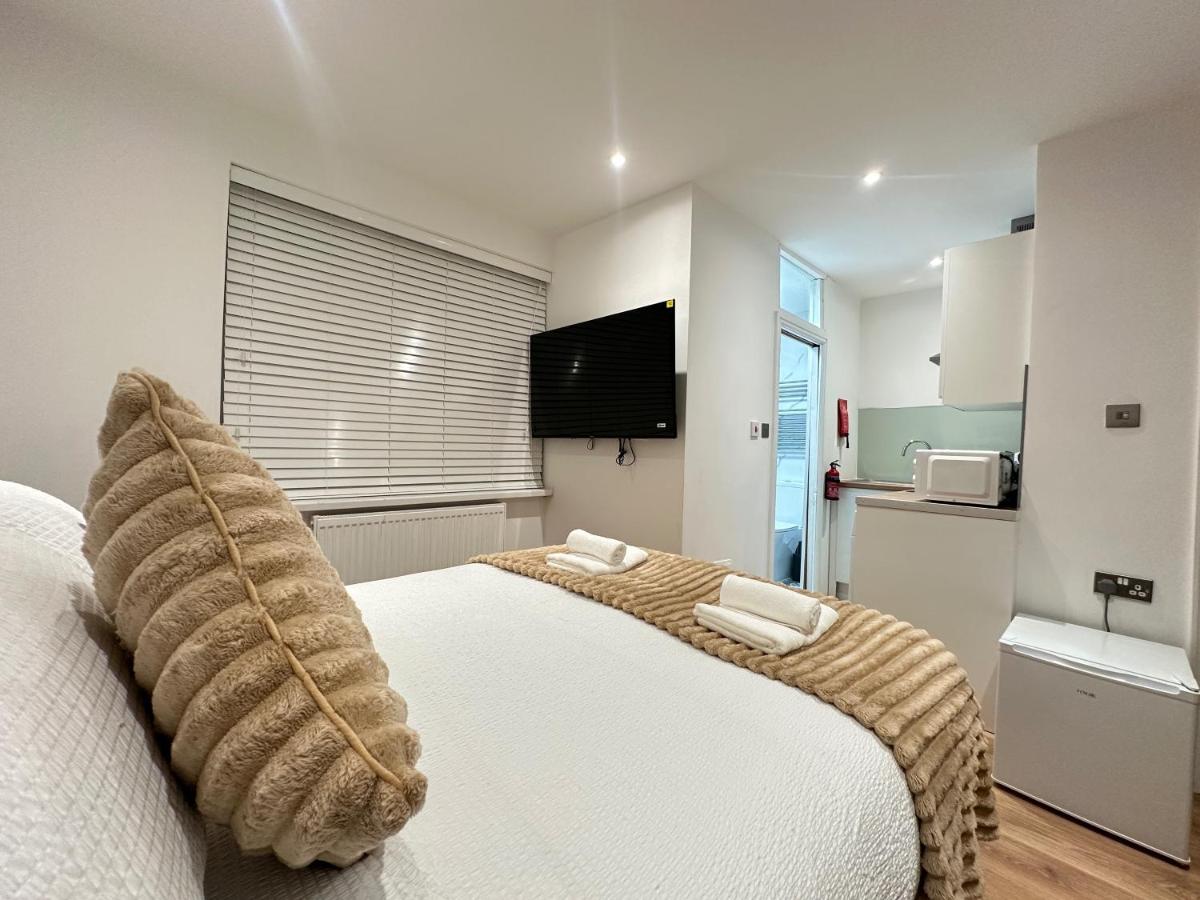 Wilmot Stays London - 5