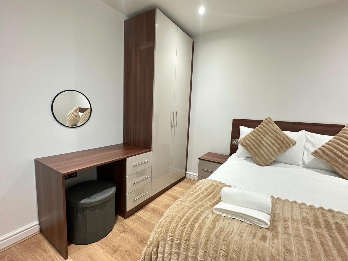 Wilmot Stays London - 2