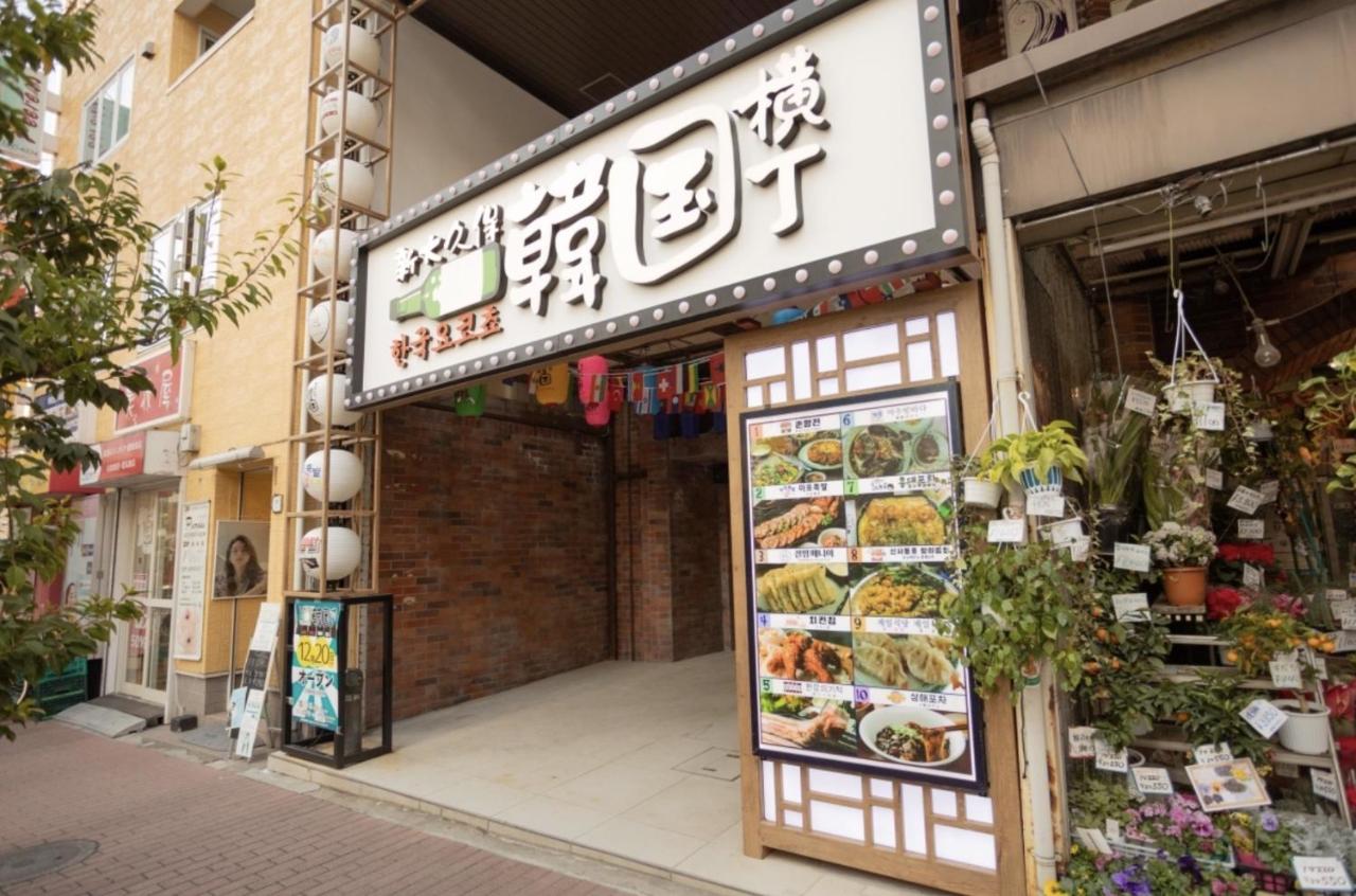 Higashi-Shinjuku 906 - 3