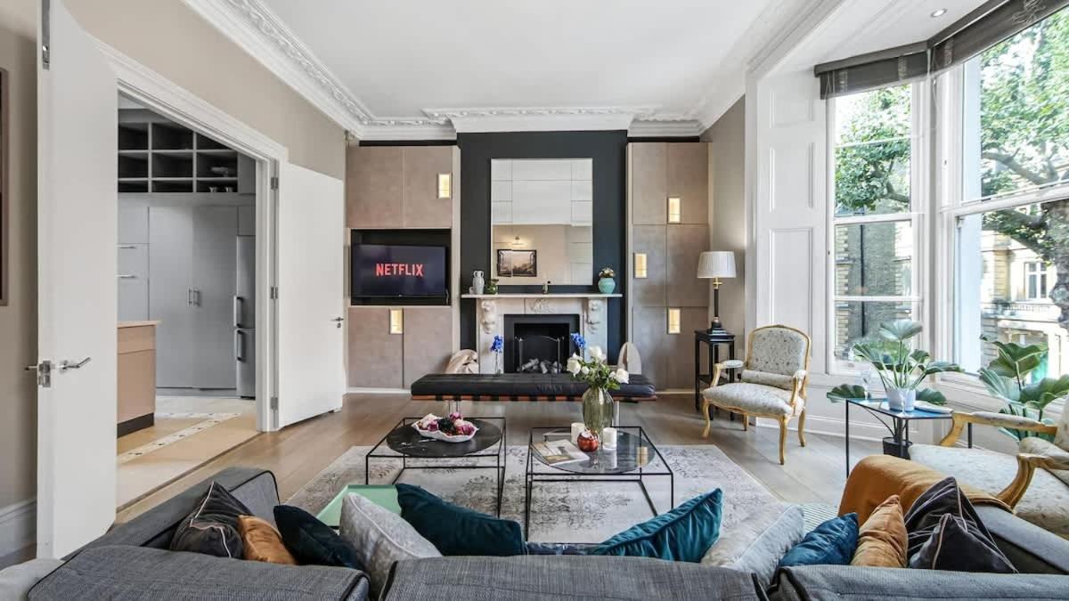 Modern Luxury 4 Bedroom Home In Holland Park