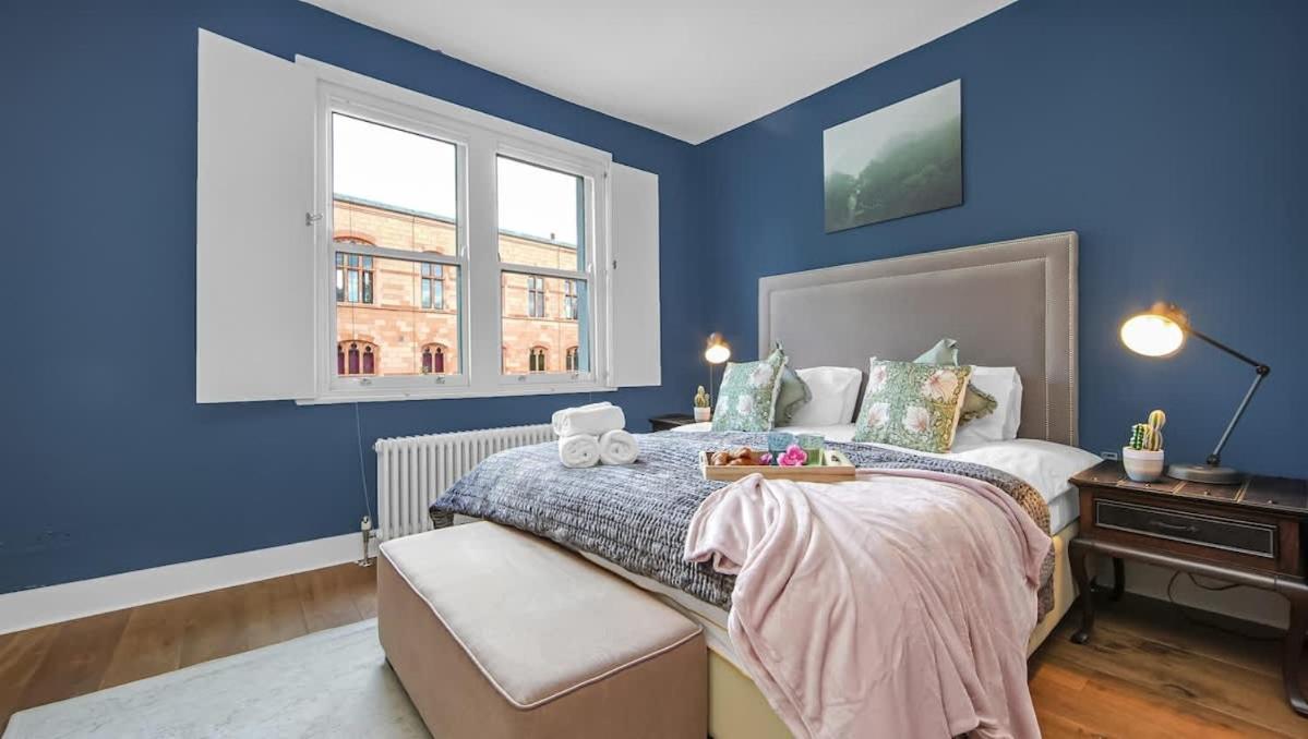 Modern Luxury 4 Bedroom Home In Holland Park - 2