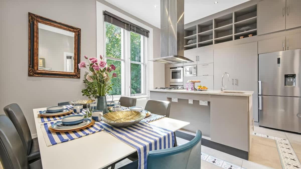 Modern Luxury 4 Bedroom Home In Holland Park - 3