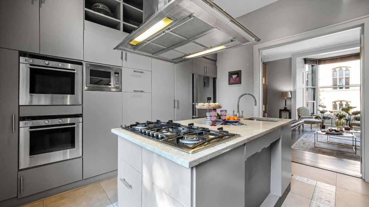 Modern Luxury 4 Bedroom Home In Holland Park - 5