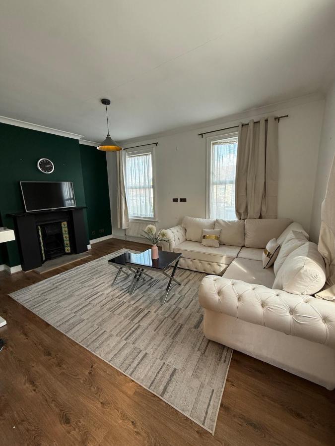 Bright & Modern 1-Bed Flat - Relax in Wimbledon