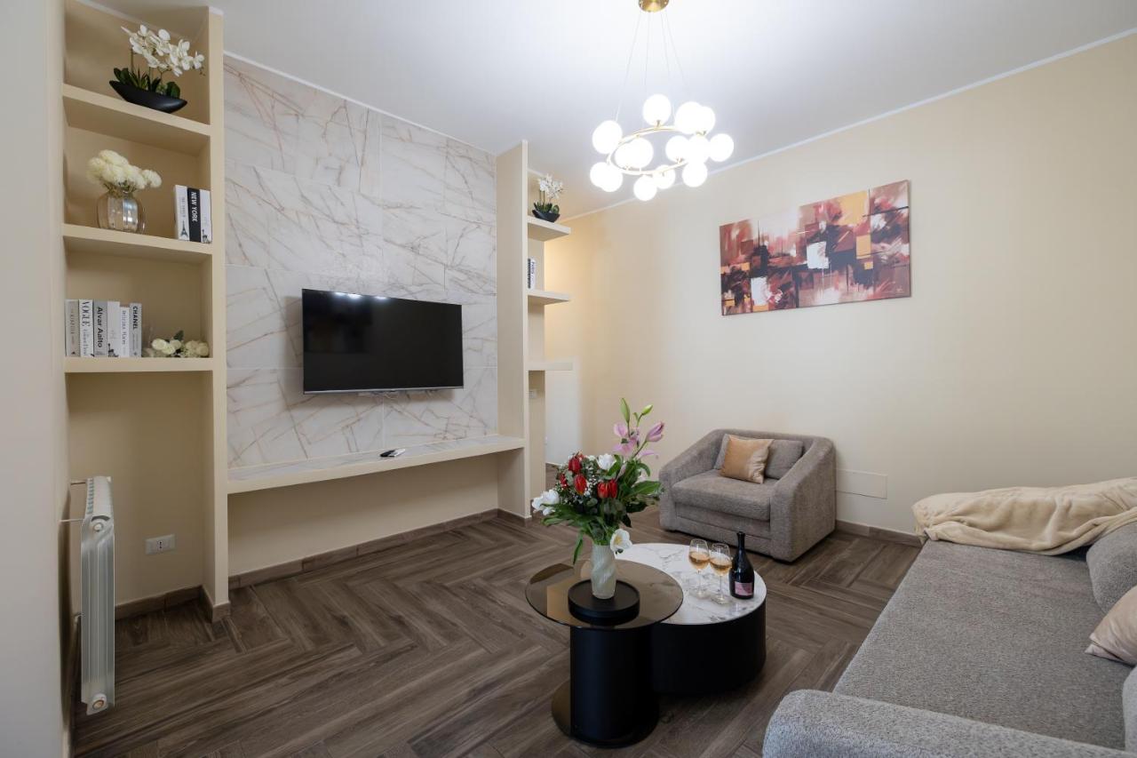 Spacious Three Bedroom Design Apartment near Circo Massimo Rome