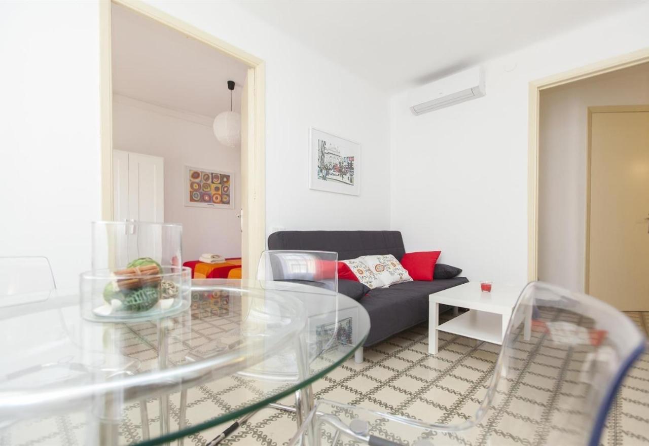 3 bedroom apartment next to Plaza - 4