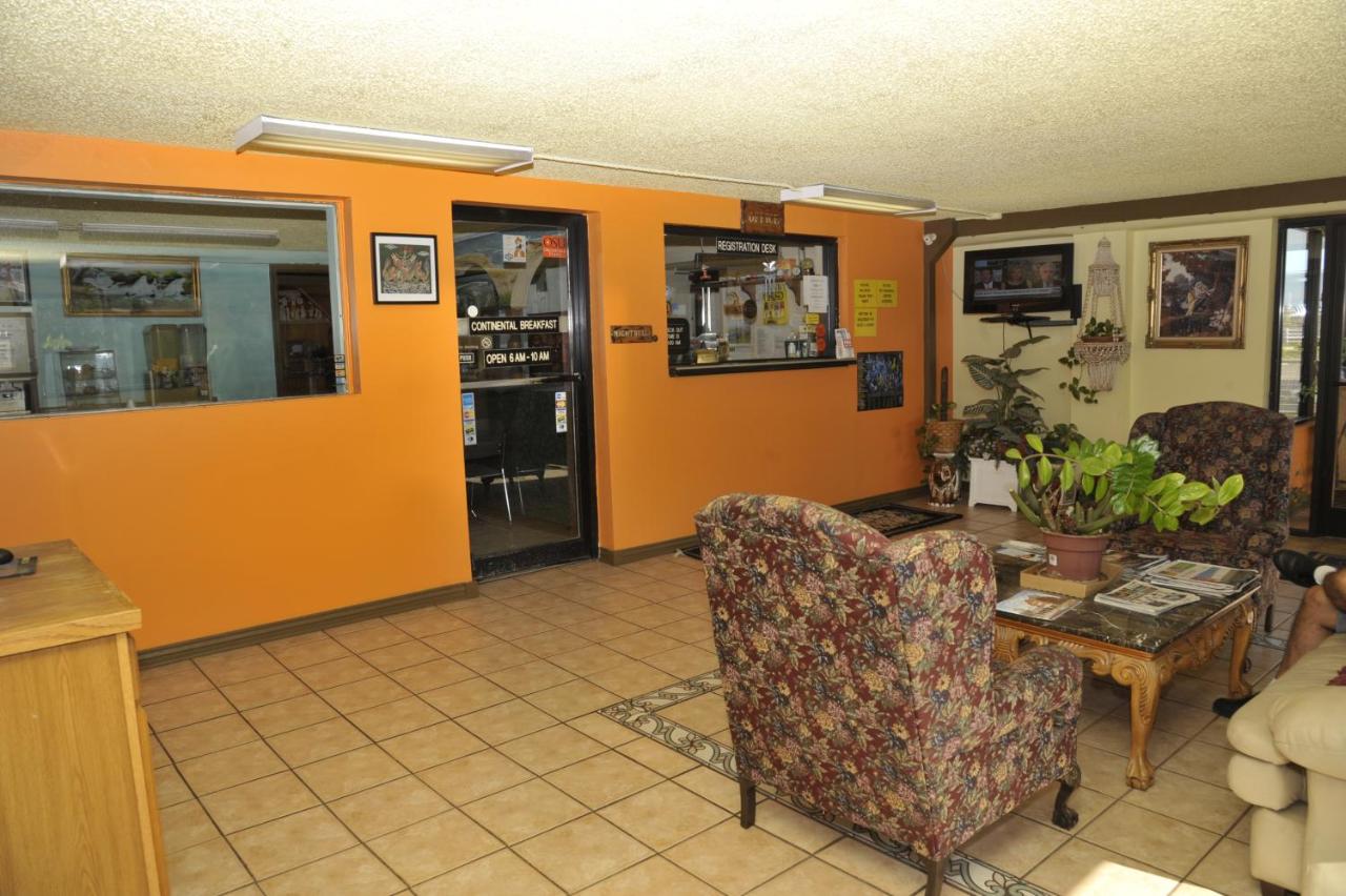 HWY Express Inn & Suites — photo 1