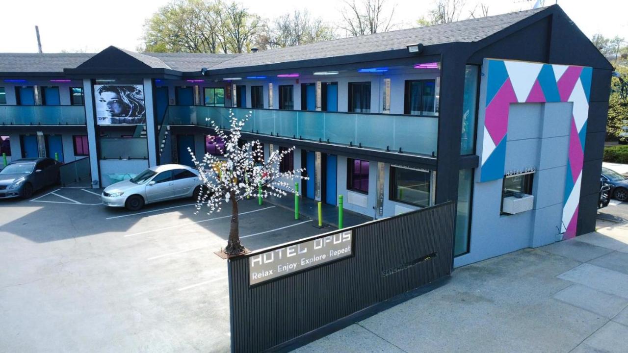 Hotel OPUS Bronx Near Bay Plaza Mall