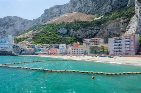 2BR with beachviews 1 min walking from the sea