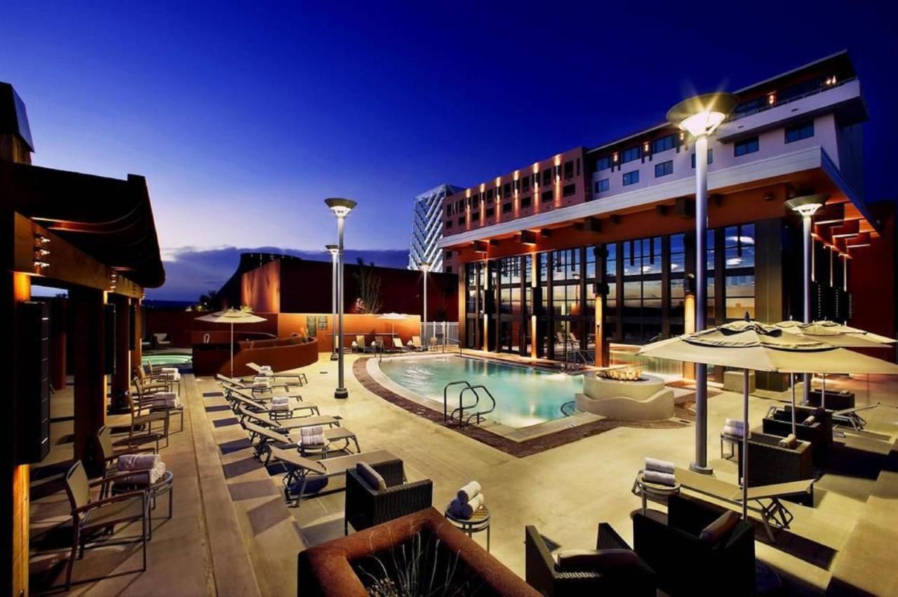 Heated swimming pool: Isleta Resort & Casino