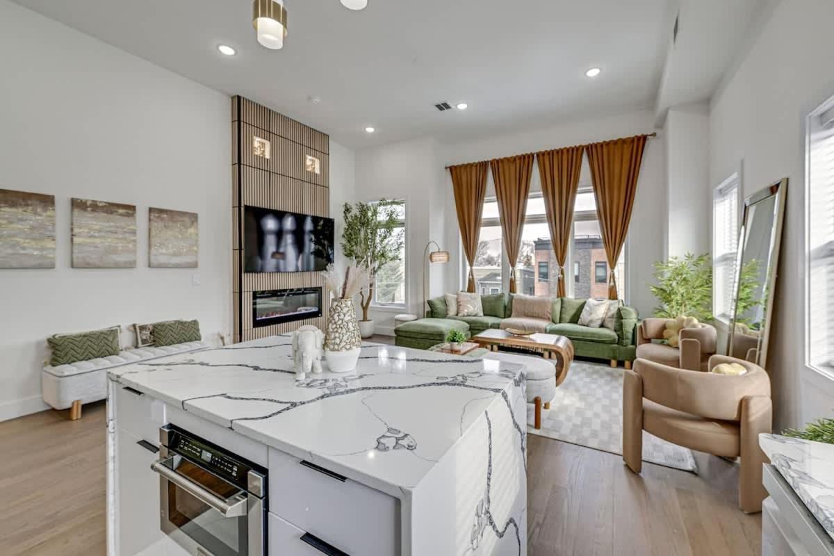 Luxury Rooftop Retreat Near NYC EWR MetLife - 4