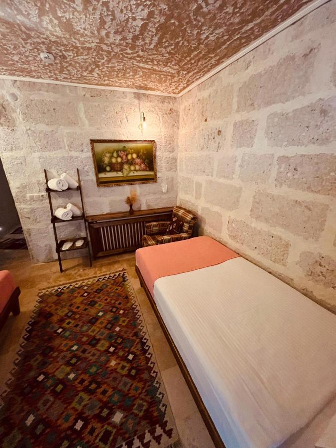 غرفة رباعية مع إطلالة على الحديقة