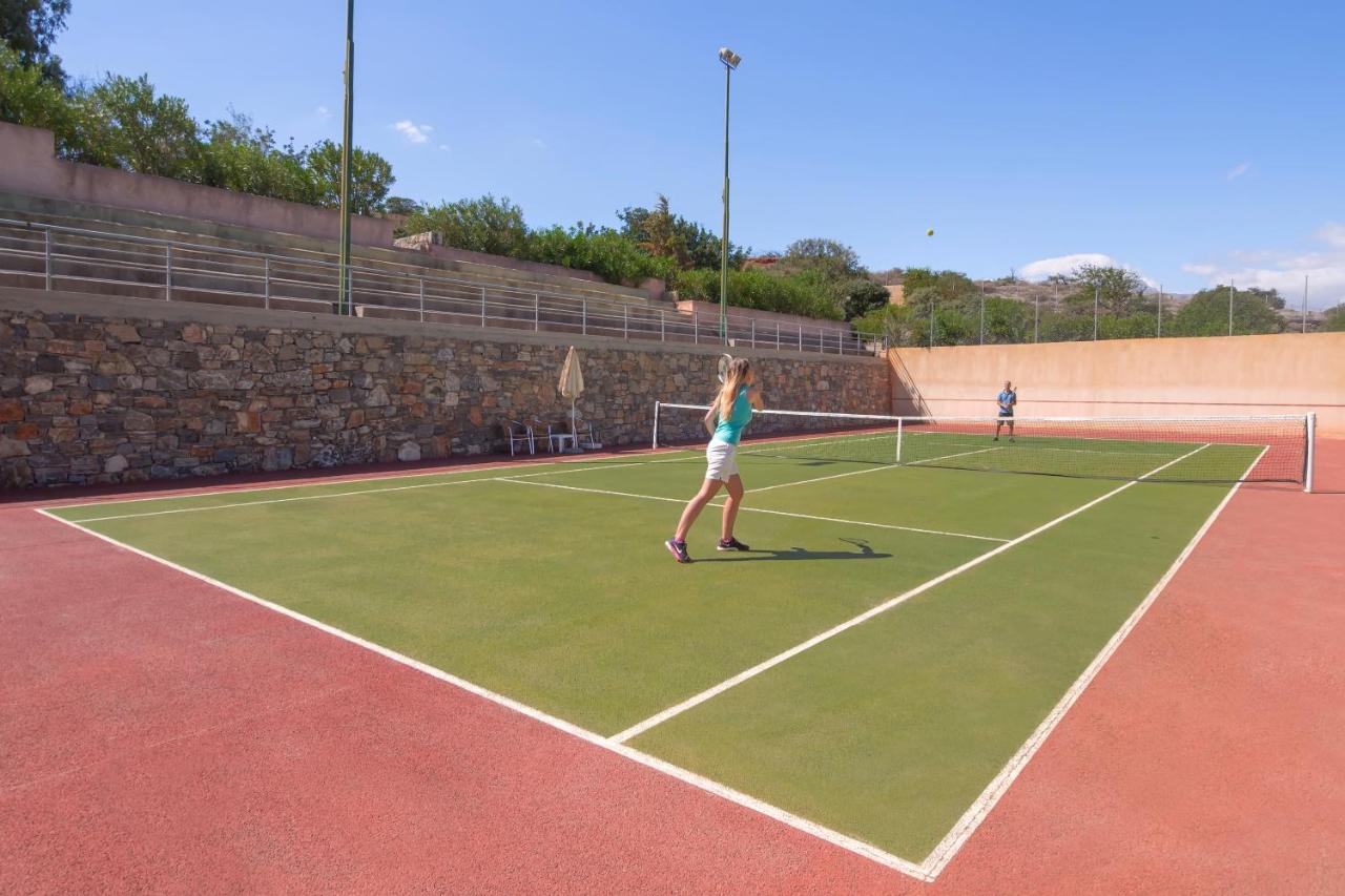 Tennis court: Miramare Resort & Spa