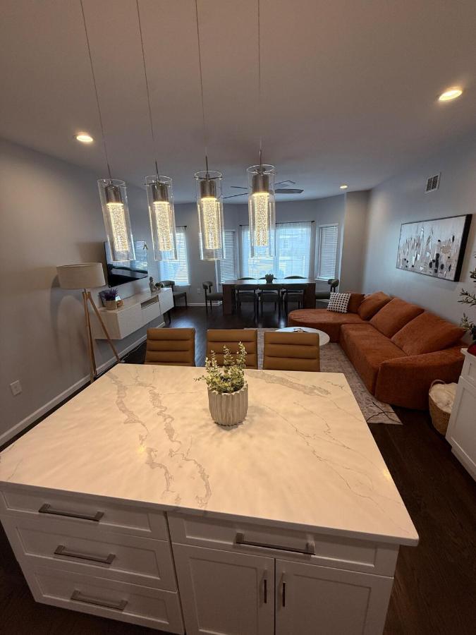 Modern 5BR Home with Backyard and Parking near NYC and Metlife Stadium - 4