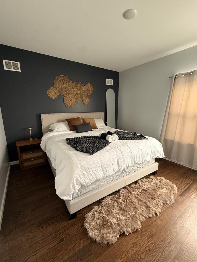 Modern 5BR Home with Backyard and Parking near NYC and Metlife Stadium - 2