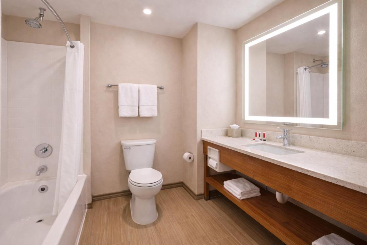 Tomball Executive Inn — photo 15