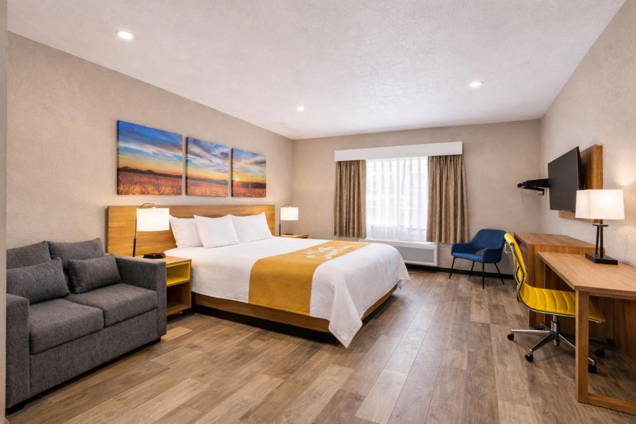 Tomball Executive Inn — photo 13