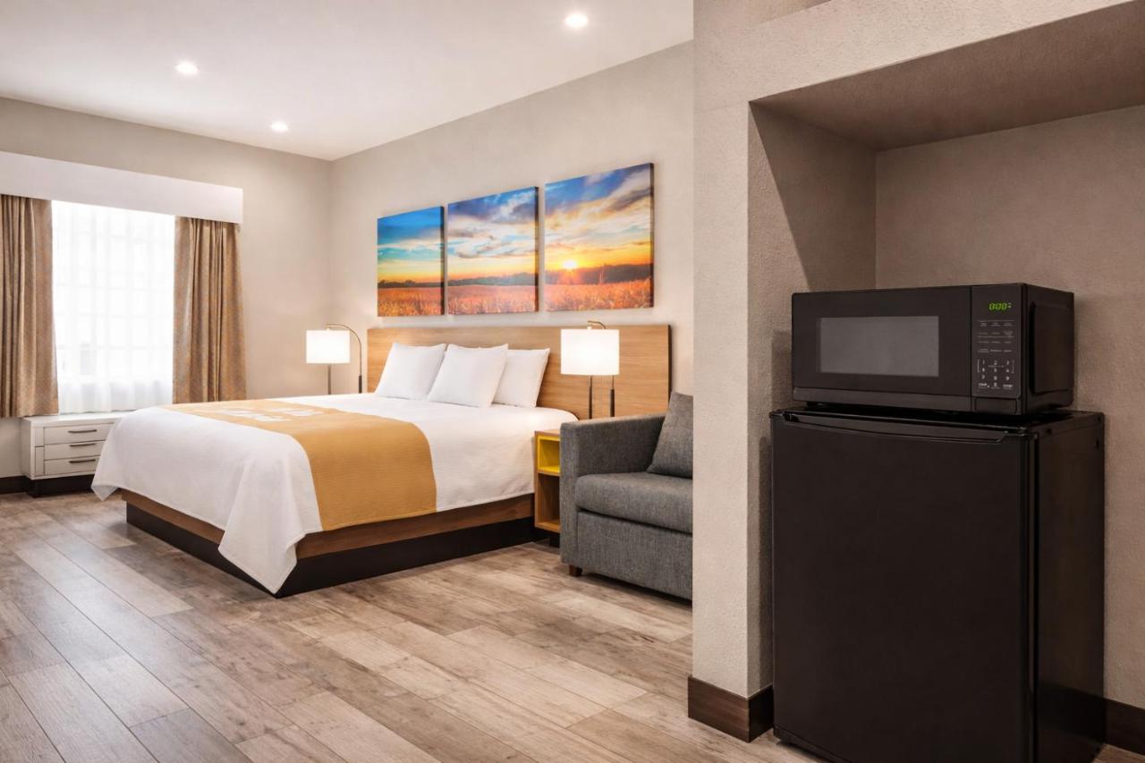 Tomball Executive Inn — photo 14