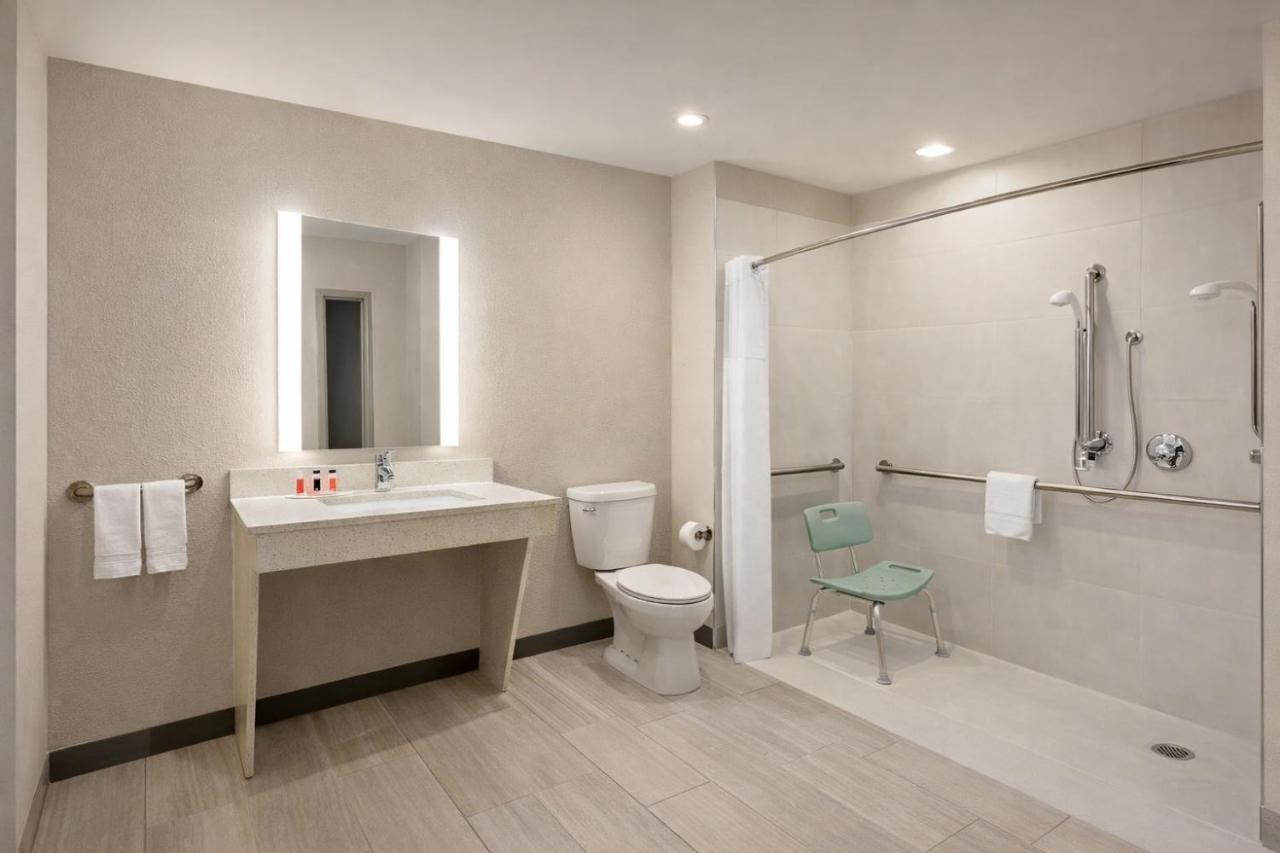 Tomball Executive Inn — photo 19