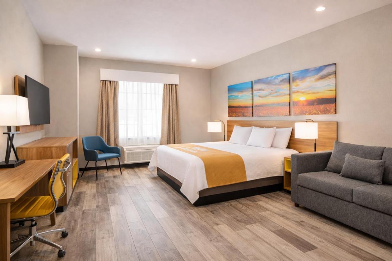 Tomball Executive Inn — photo 17