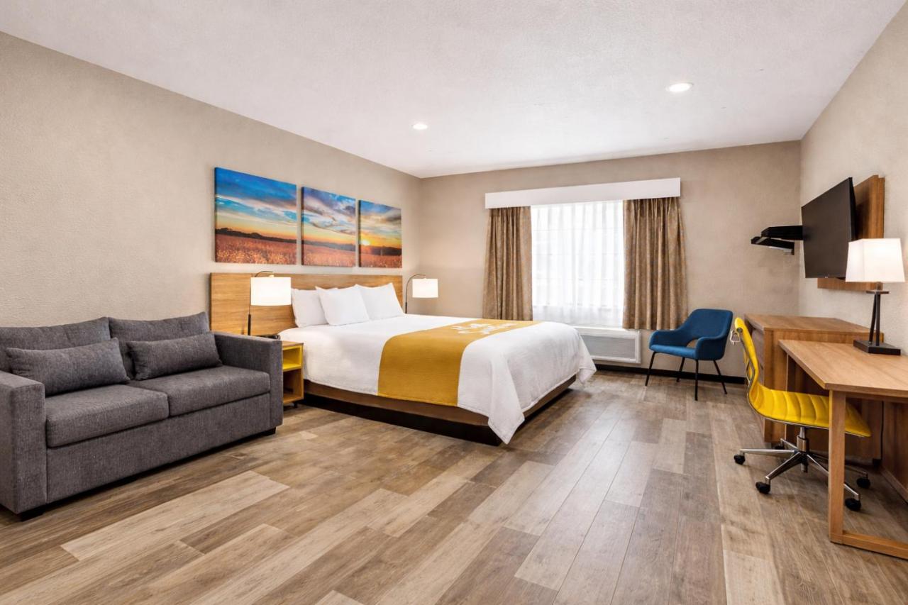 Tomball Executive Inn — photo 18