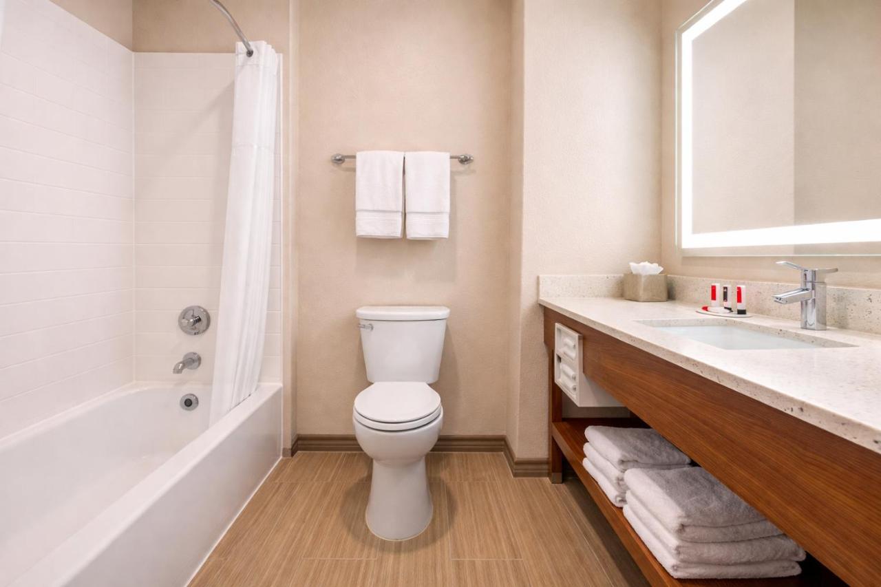 Tomball Executive Inn — photo 20