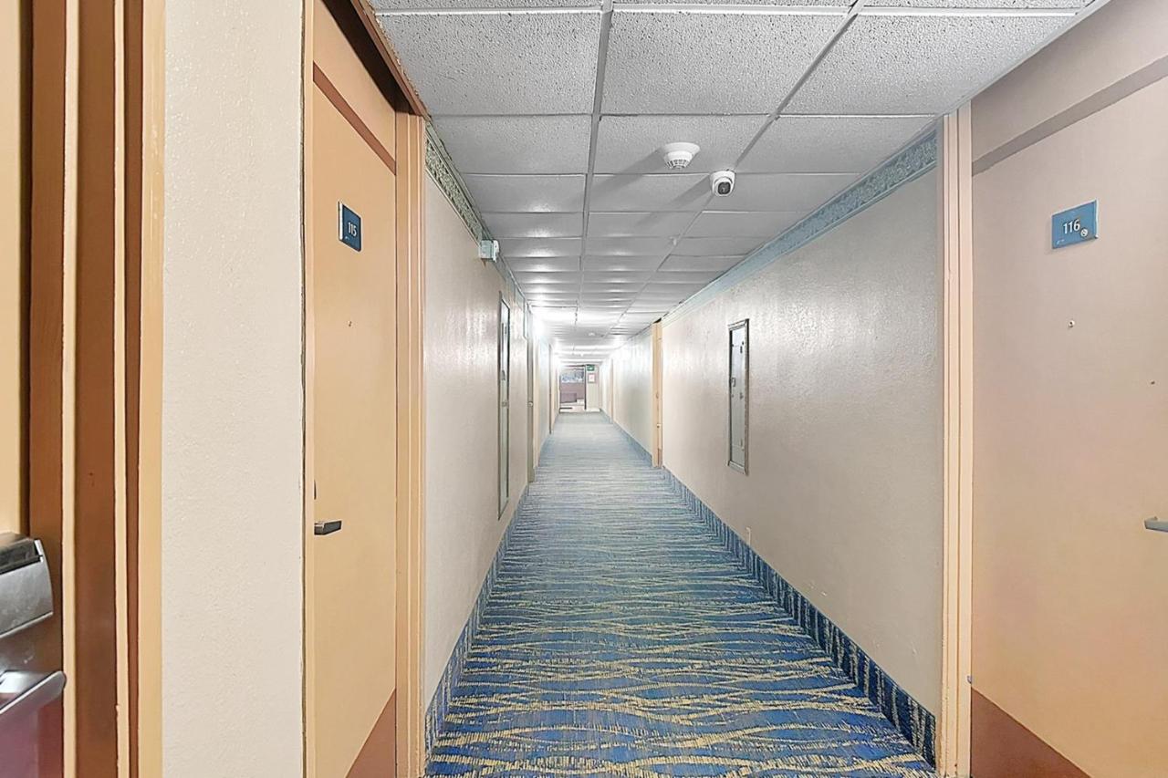 Airport Inn — photo 15