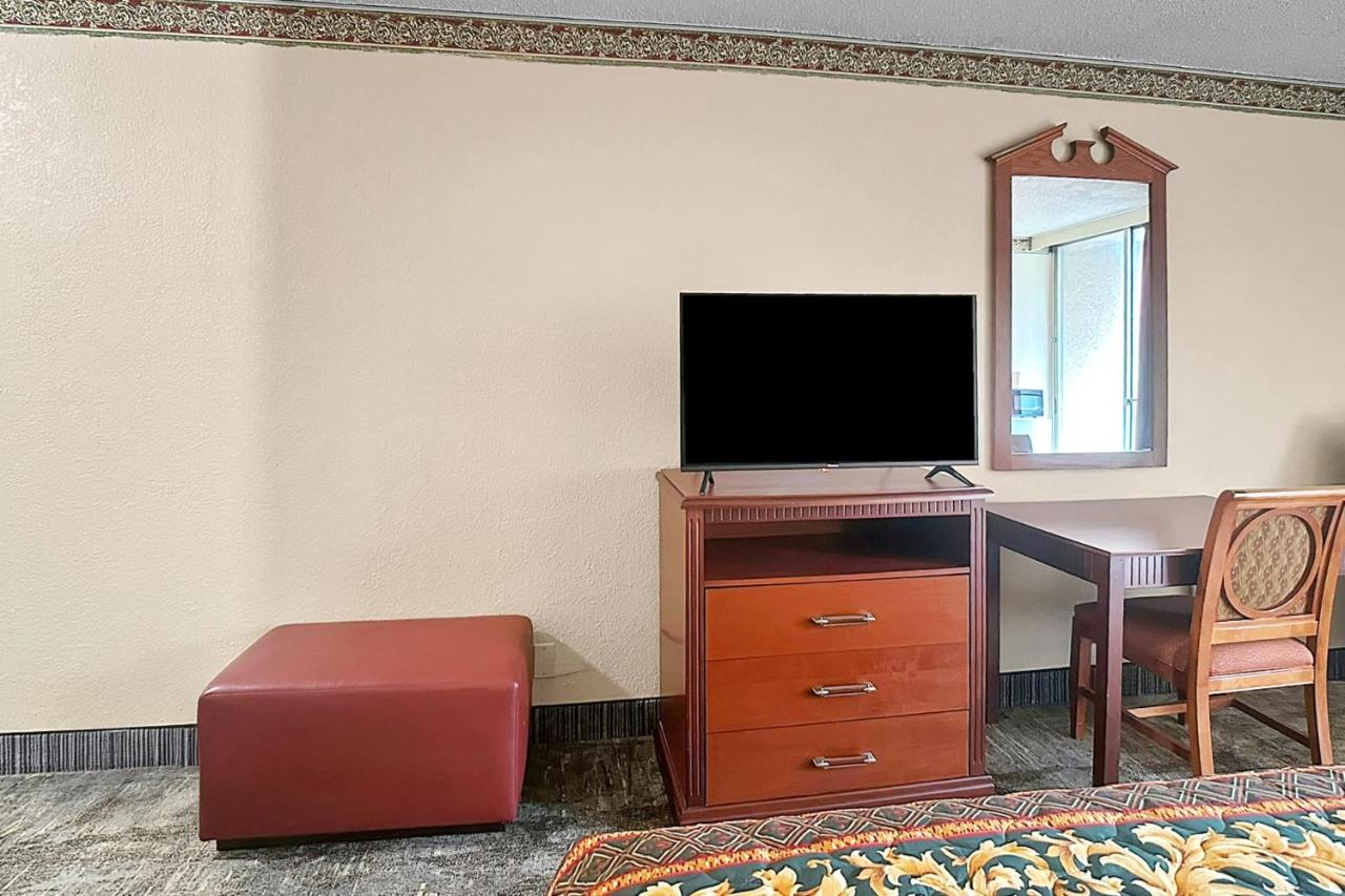Airport Inn — photo 19