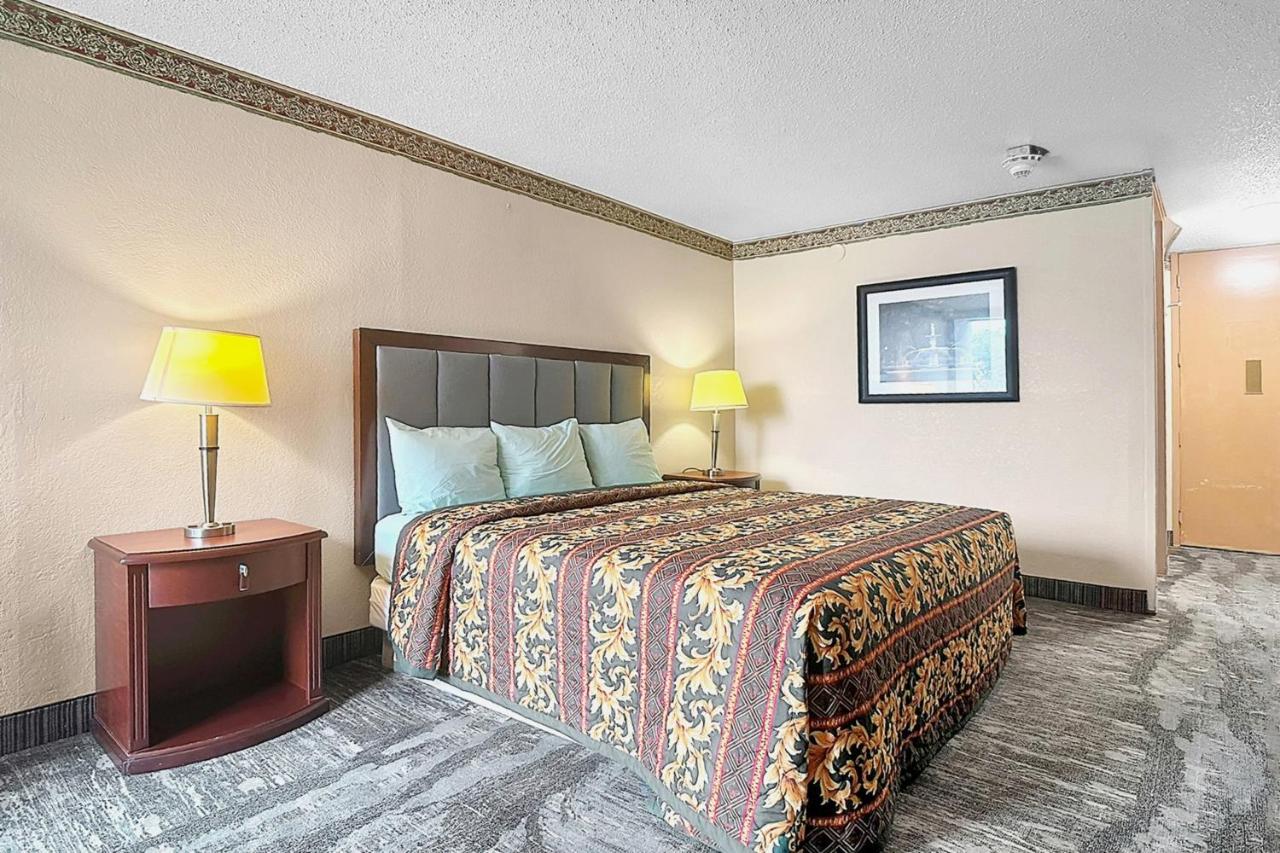 Airport Inn — photo 7