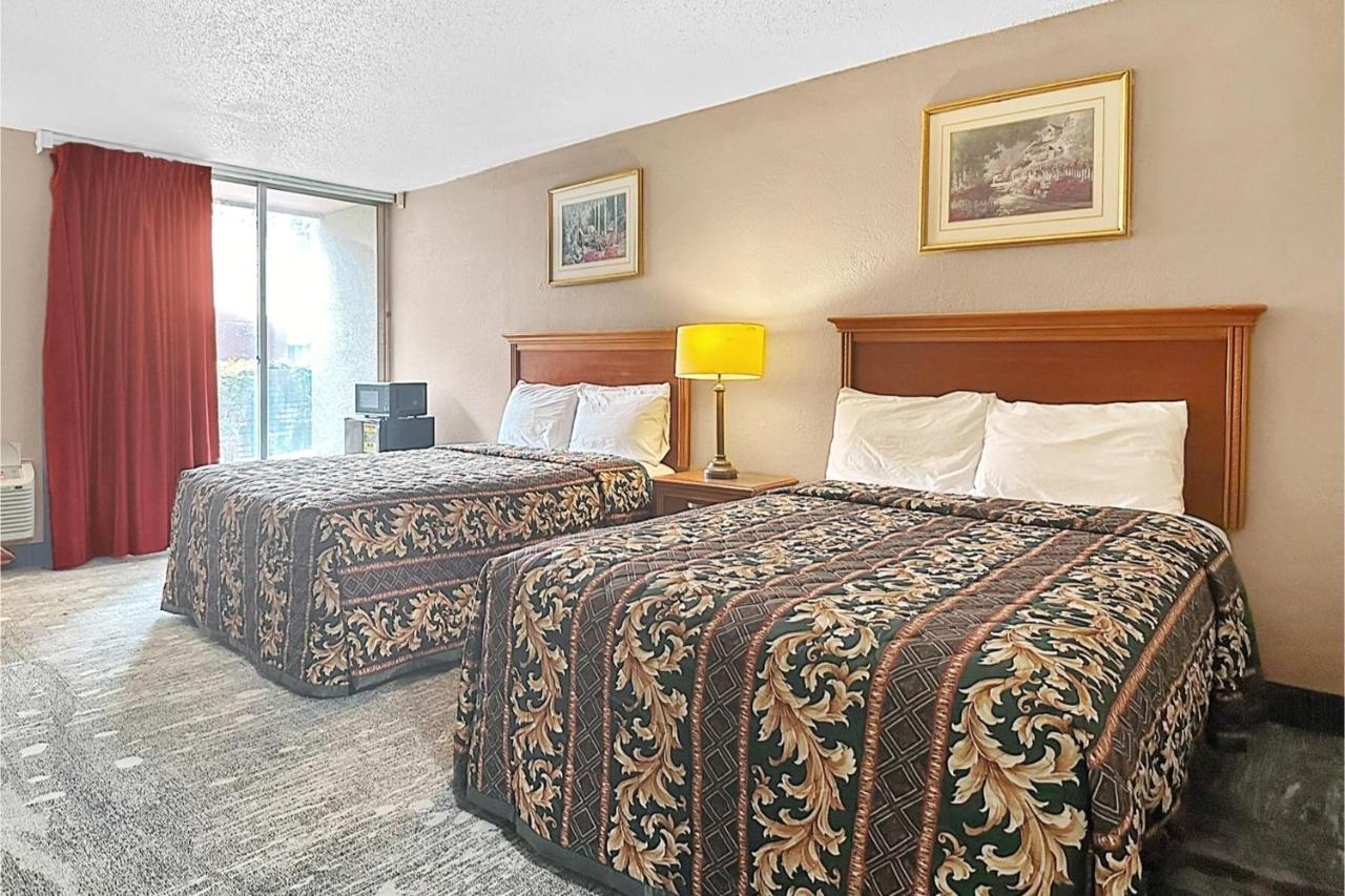 Airport Inn — photo 23