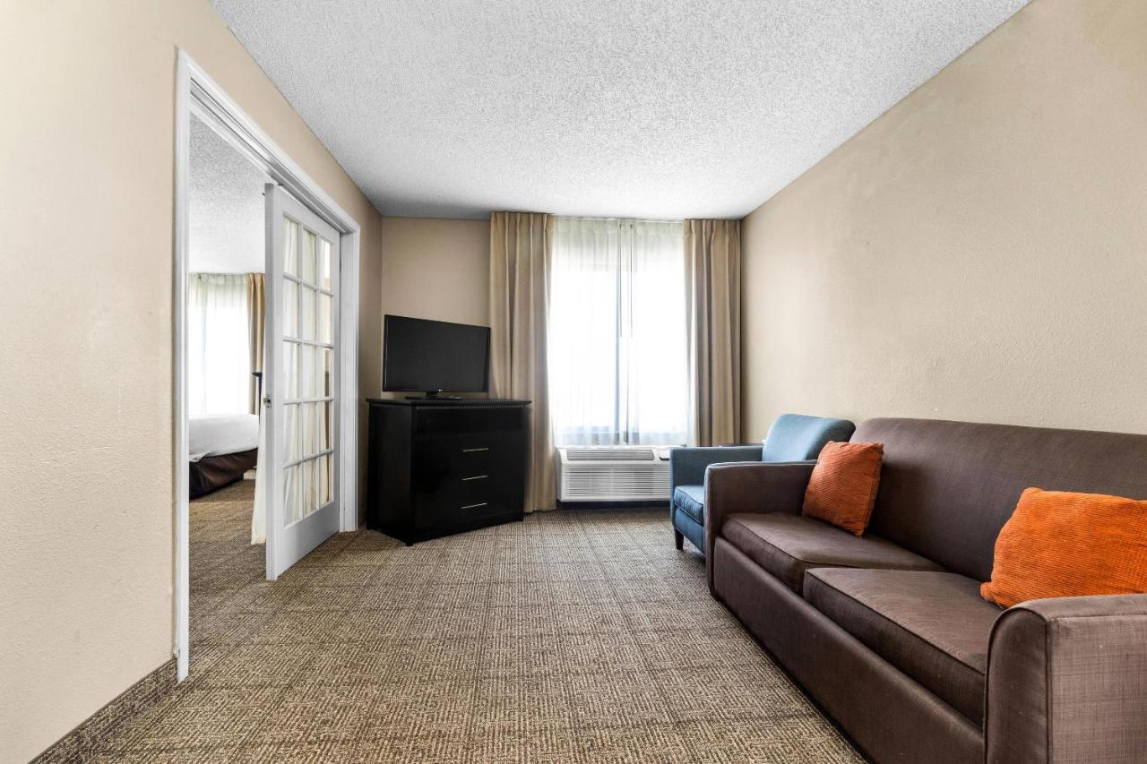 Esquire Inn-Evansville — photo 20
