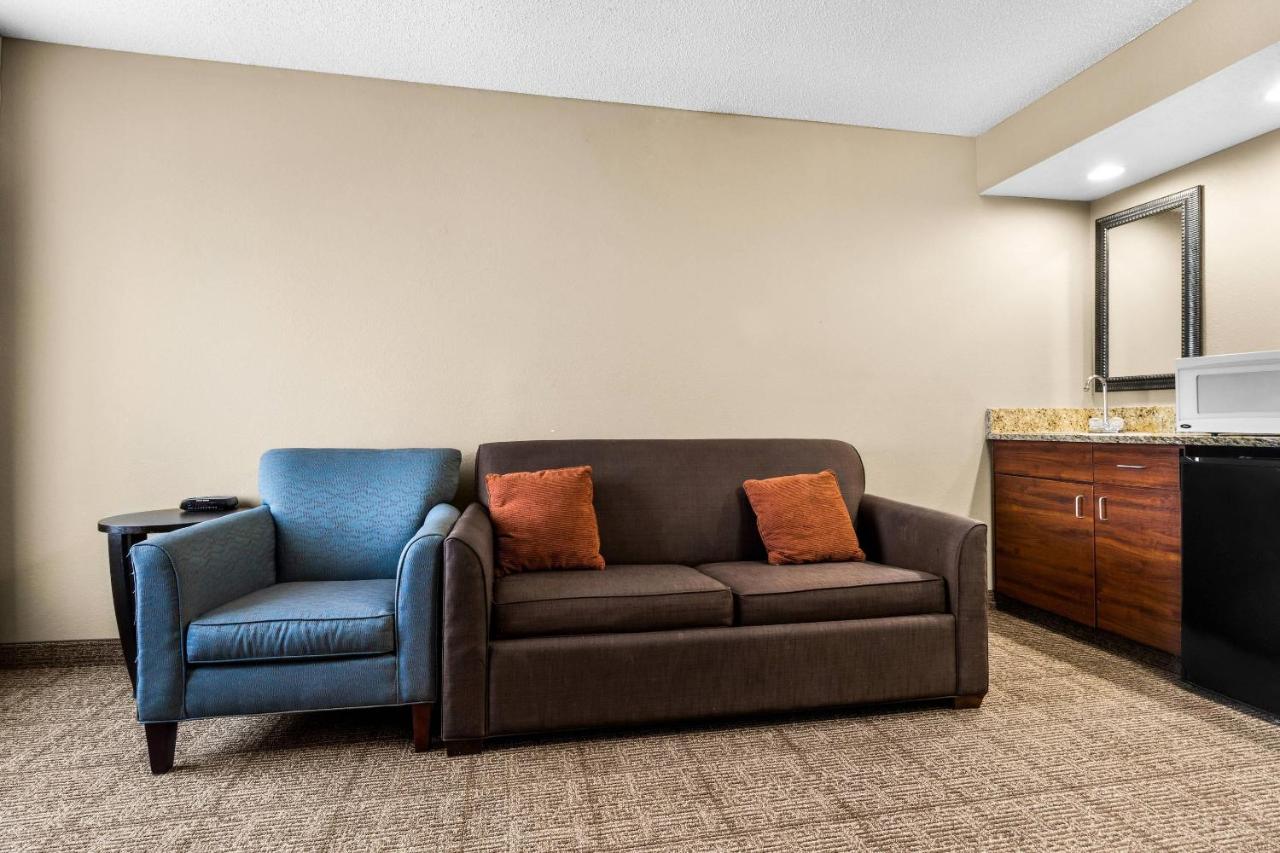 Esquire Inn-Evansville — photo 21