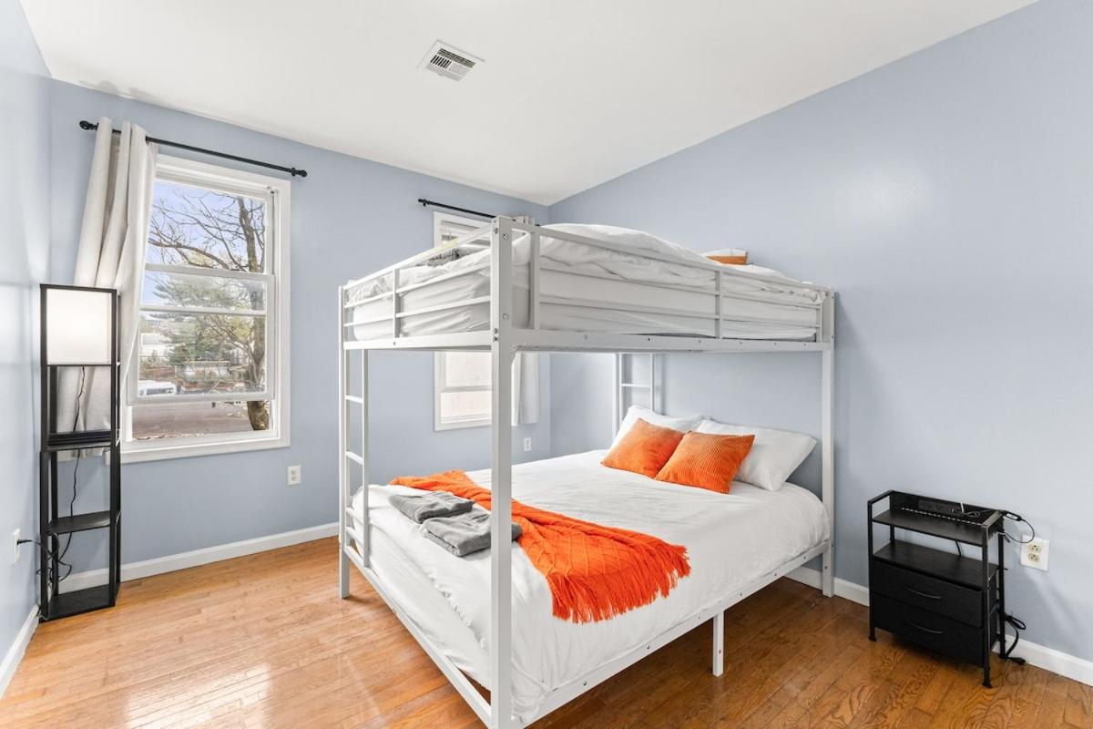 3BD-Pool Table Home near NYC - FREE Parking! - 2