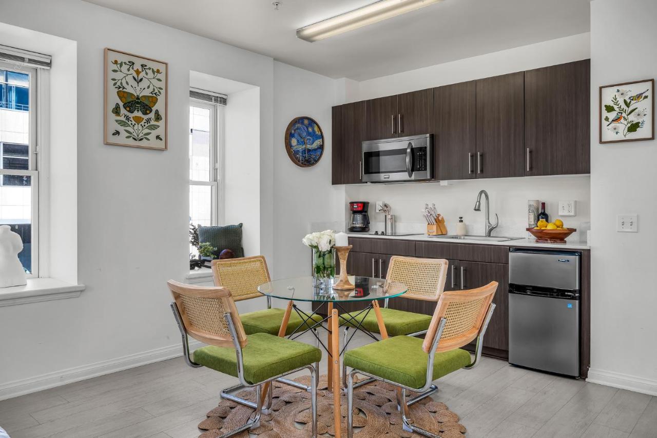 Grand Promenade Studio With Free Parking! - 3