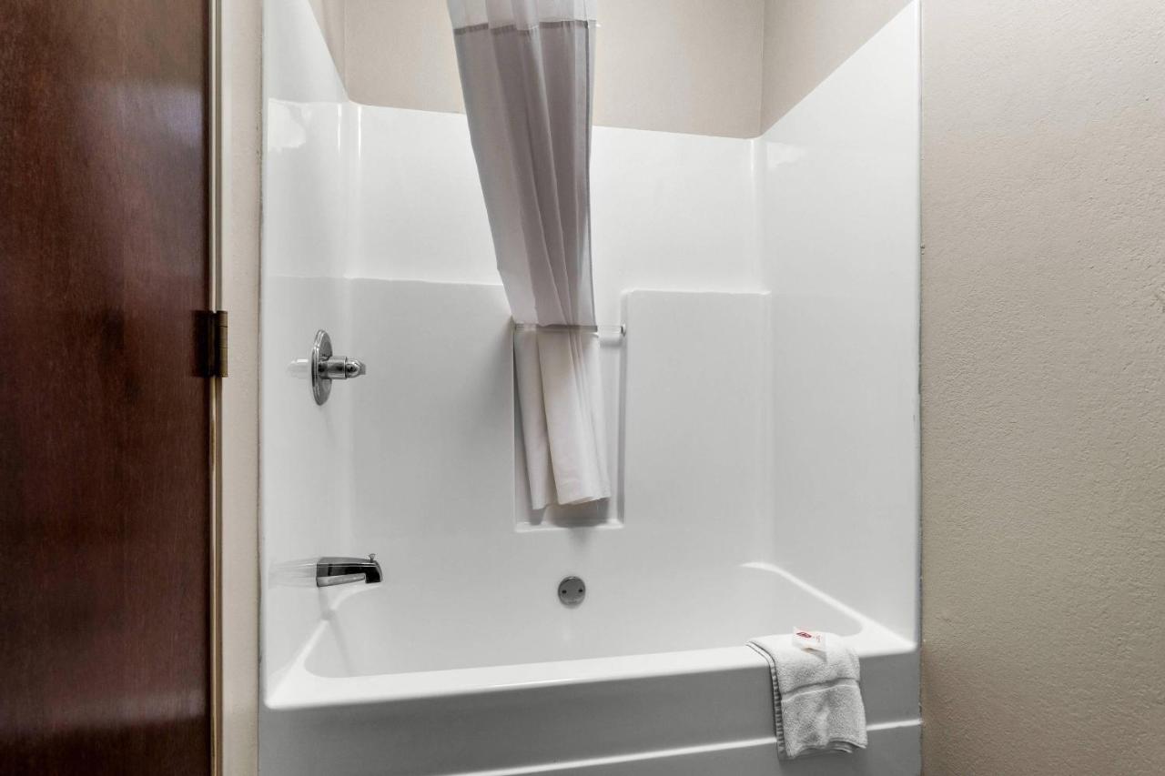 Esquire Inn-Evansville — photo 3