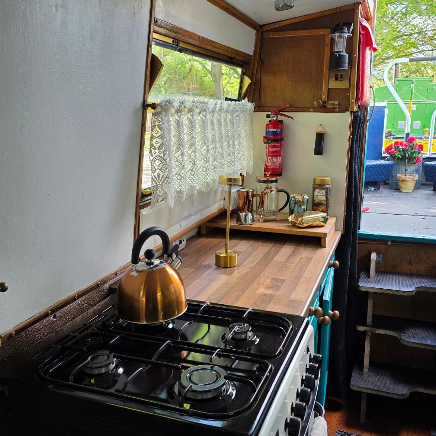 Canal Boat Experience in Little Venice for Family & Friends - 4