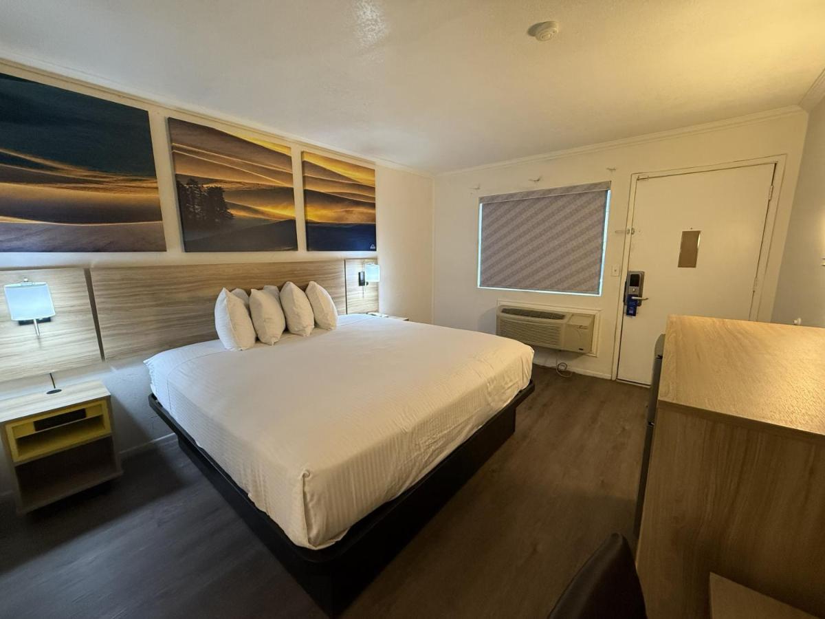 Park Avenue Inn Victorville — photo 23