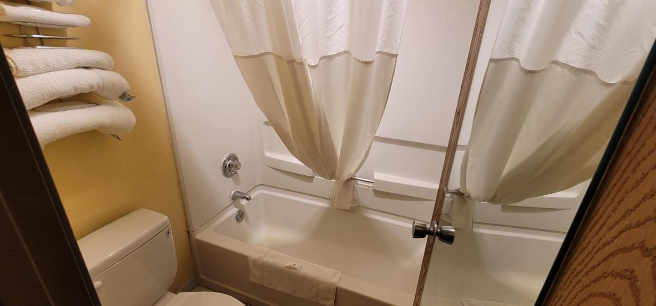 Park Avenue Inn Victorville — photo 10